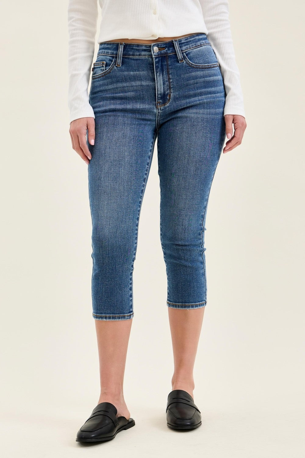 Judy Blue Mid-Rise Stretch Capri Jeans MD