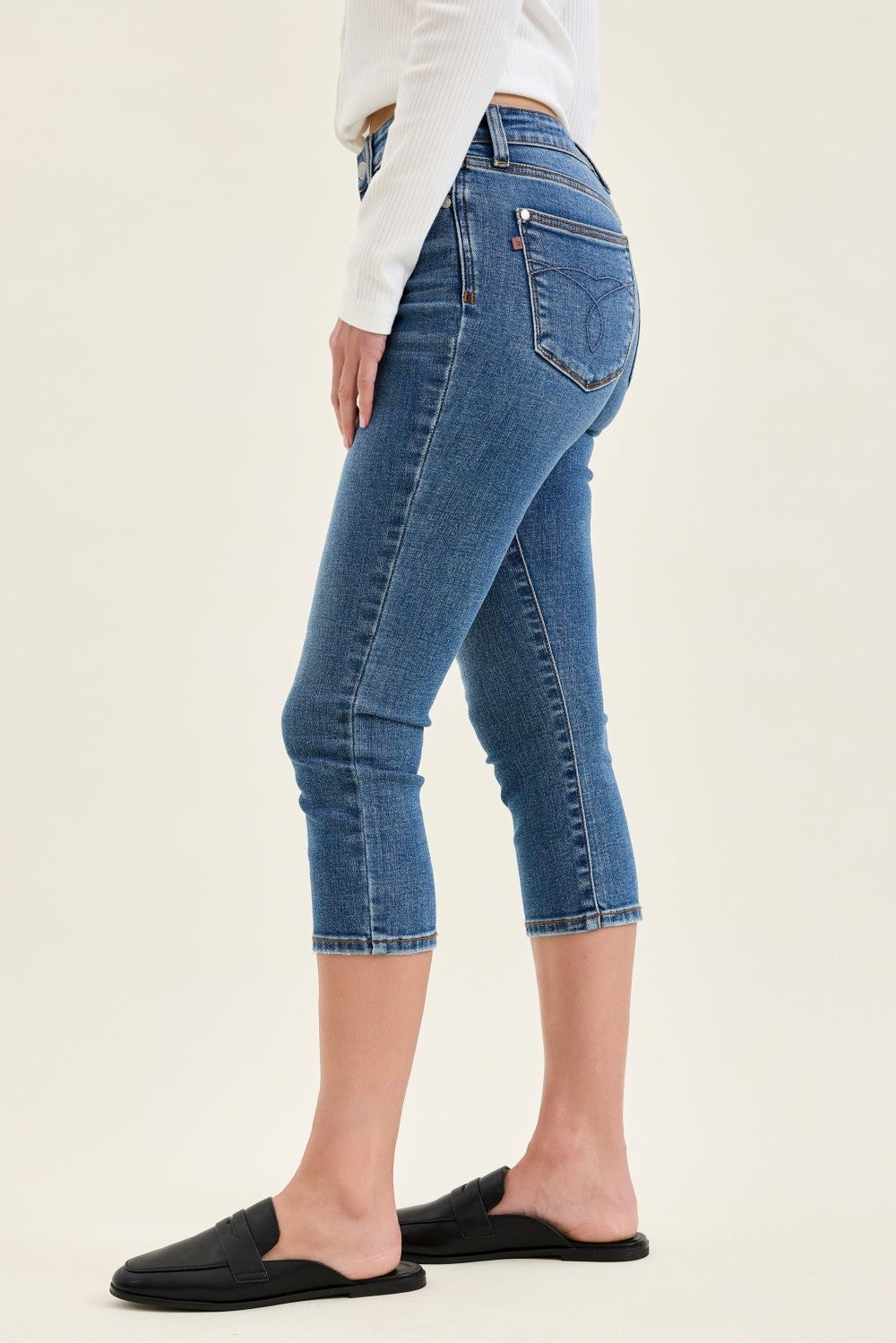 Judy Blue Mid-Rise Stretch Capri Jeans